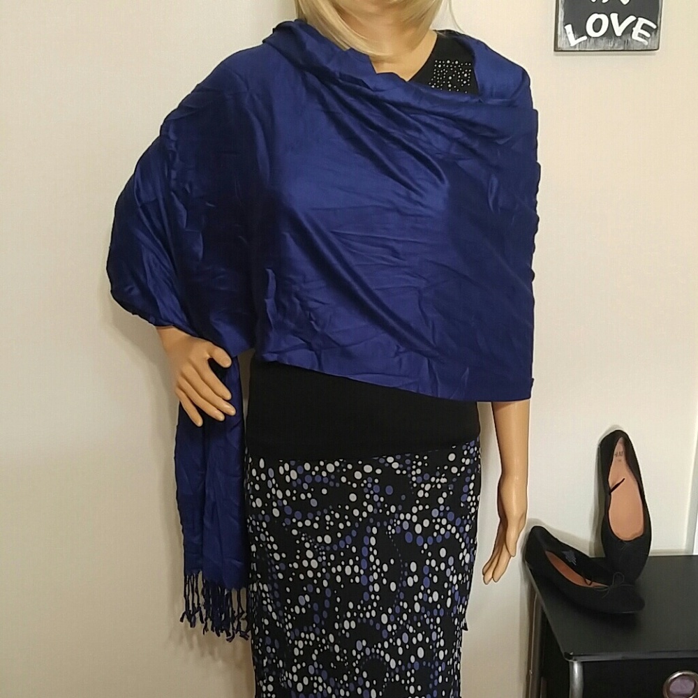 New Liz Claiborne navy blue scarf/wrap
